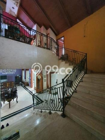 Ready to Use! Premium House LT 428m2 Desain Elegan di Gudang Peluru Ready to Use! Premium House LT 428m2 Desain Elegan di Gudang Peluru