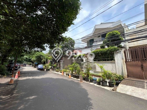 Ready to Use! Luxury House LT 220m2 Desain Elegan di Cawang Ready to Use! Luxury House LT 220m2 Desain Elegan di Cawang