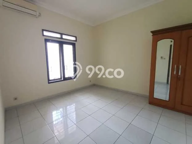 Lokasi strategis! Rumah siap pakai dikontrakkan di Tebet LB 180m2 Lokasi strategis! Rumah siap pakai dikontrakkan di Tebet LB 180m2