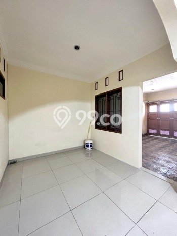 Disewakan Rumah Konsep Minimalis di Tebet Jakarta Selatan dengan 5 Kamar Disewakan Rumah Konsep Minimalis di Tebet Jakarta Selatan dengan 5 Kamar