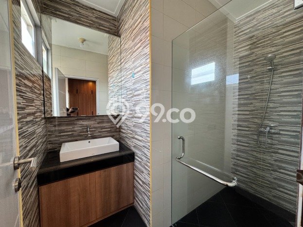Hunian Mewah LB 260m2 Siap Pakai Desain Elegan di Rawamangun, Jakarta Timur Hunian Mewah LB 260m2 Siap Pakai Desain Elegan di Rawamangun, Jakarta Timur