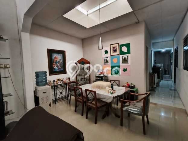 Disewakan Rumah Konsep Modern di Tebet Jakarta Selatan dengan 5 Kamar Disewakan Rumah Konsep Modern di Tebet Jakarta Selatan dengan 5 Kamar