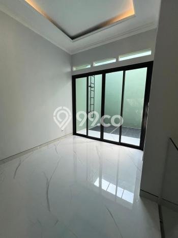 Ready to Use! Luxury House LT 84m2 Desain Modern di Utan Kayu Ready to Use! Luxury House LT 84m2 Desain Modern di Utan Kayu