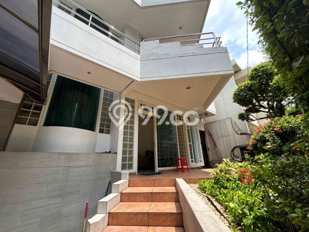 Ready to Use! Luxury House LT 220m2 Desain Elegan di Cawang Ready to Use! Luxury House LT 220m2 Desain Elegan di Cawang