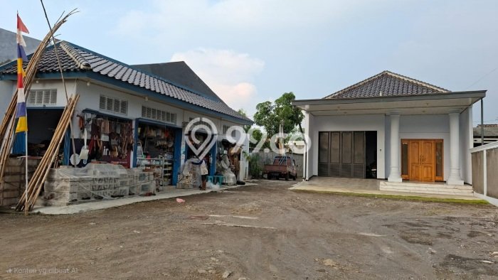 Rumah Mewah LB 250m2 Siap Huni Desain Elegan di Plamongan, Semarang Rumah Mewah LB 250m2 Siap Huni Desain Elegan di Plamongan, Semarang