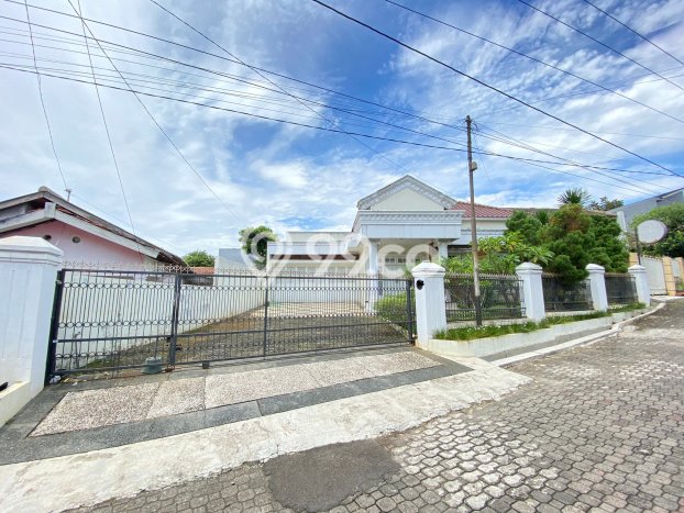 Rumah Elit LB 297m2 Siap Huni Desain Elegan di Jangli, Semarang Rumah Elit LB 297m2 Siap Huni Desain Elegan di Jangli, Semarang