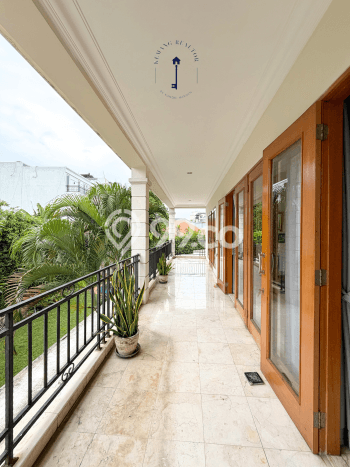 Rumah Elit Modern Tanpa Renovasi di Kemang Jakarta Selatan Rumah Elit Modern Tanpa Renovasi di Kemang Jakarta Selatan