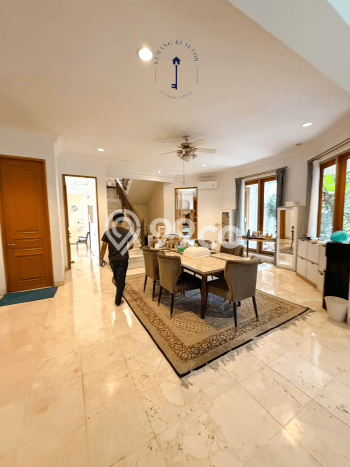 Rumah Elit Modern Tanpa Renovasi di Kemang Jakarta Selatan Rumah Elit Modern Tanpa Renovasi di Kemang Jakarta Selatan