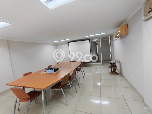Ruko untuk disewa di Kelapa Gading punya LT 85m2 & LB 425m2 harga sewa kompetitif Ruko untuk disewa di Kelapa Gading punya LT 85m2 & LB 425m2 harga sewa kompetitif