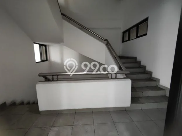 Unit Ruko Dijual di Jakarta Pusat LT 295m2 & LB 850m2 Unit Ruko Dijual di Jakarta Pusat LT 295m2 & LB 850m2