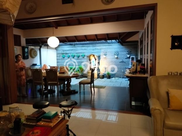 Rumah Elit Modern Tanpa Renovasi di Pulomas Jakarta Timur Rumah Elit Modern Tanpa Renovasi di Pulomas Jakarta Timur