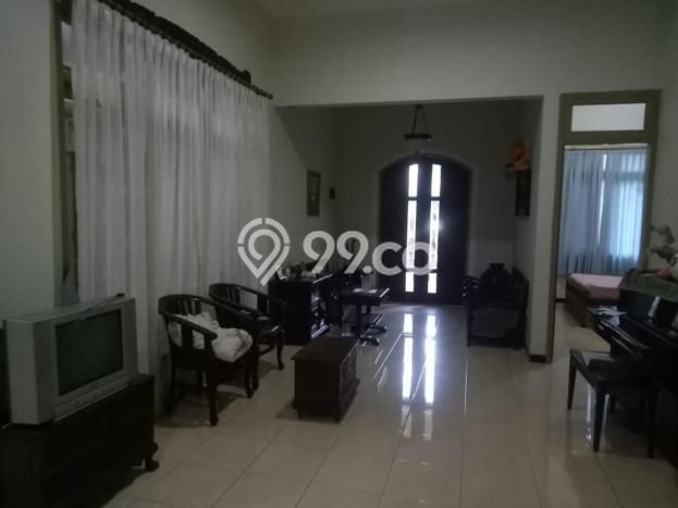 DIJUAL CEPAT! Rumah Premium area Banyumanik, Semarang, LT 223m2m² LB 200m2m² Bisa Nego! DIJUAL CEPAT! Rumah Premium area Banyumanik, Semarang, LT 223m2m² LB 200m2m² Bisa Nego!