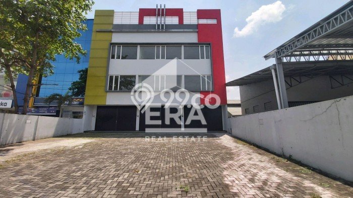 Unit Ruko disewakan di Pedurungan Semarang dengan LT 180m2 / LB 270m2 Unit Ruko disewakan di Pedurungan Semarang dengan LT 180m2 / LB 270m2