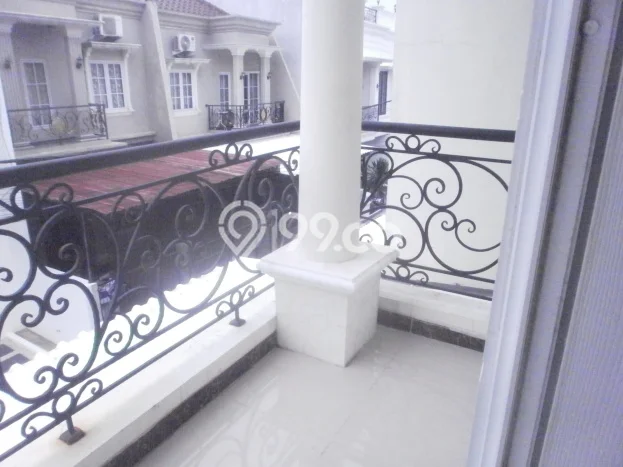 Disewakan! Rumah 3 Kamar Tidur &
3 Kamar Mandi di Ciganjur, Jakarta Selatan Disewakan! Rumah 3 Kamar Tidur &
3 Kamar Mandi di Ciganjur, Jakarta Selatan