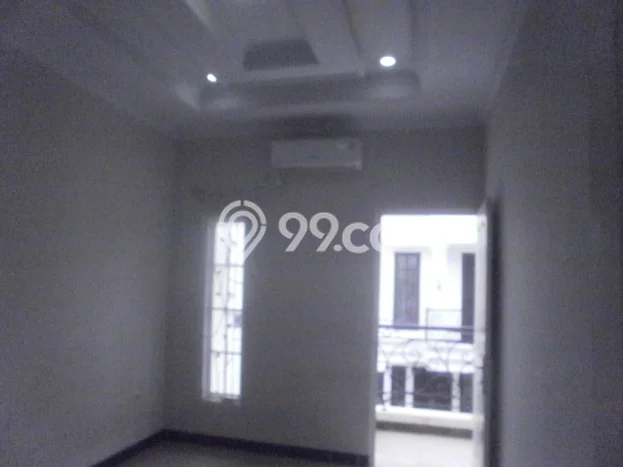 Disewakan! Rumah 3 Kamar Tidur &
3 Kamar Mandi di Ciganjur, Jakarta Selatan Disewakan! Rumah 3 Kamar Tidur &
3 Kamar Mandi di Ciganjur, Jakarta Selatan