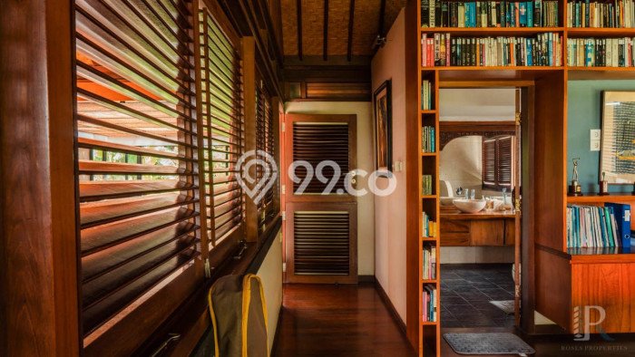 For Sale! Premium House LT 823m2 Desain Elegan di Kerobokan For Sale! Premium House LT 823m2 Desain Elegan di Kerobokan