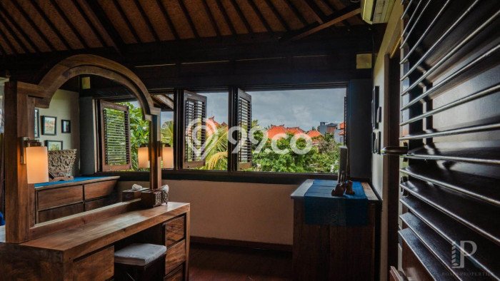 Rumah Mewah LB 400m2 Siap Pakai Desain Elegan di Umalas, Badung Rumah Mewah LB 400m2 Siap Pakai Desain Elegan di Umalas, Badung