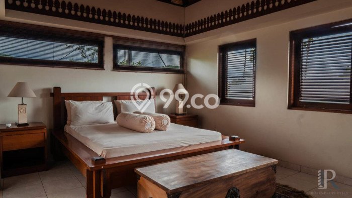 Rumah Mewah LB 400m2 Siap Pakai Desain Elegan di Umalas, Badung Rumah Mewah LB 400m2 Siap Pakai Desain Elegan di Umalas, Badung