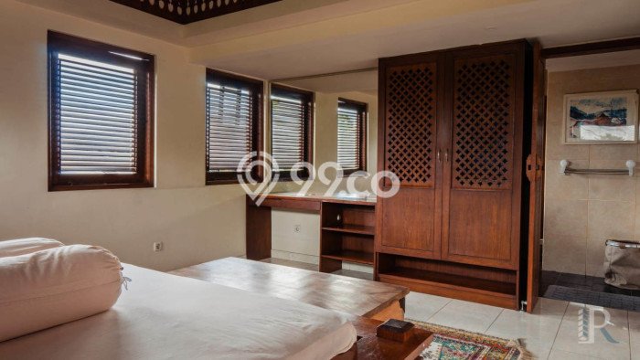 Rumah Mewah LB 400m2 Siap Pakai Desain Elegan di Umalas, Badung Rumah Mewah LB 400m2 Siap Pakai Desain Elegan di Umalas, Badung