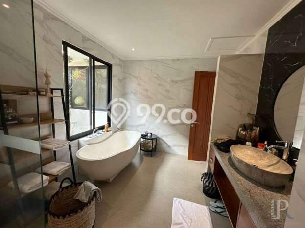 Dijual Rumah Mewah Megah Dengan View Cantik di Kerobokan, Badung Dijual Rumah Mewah Megah Dengan View Cantik di Kerobokan, Badung