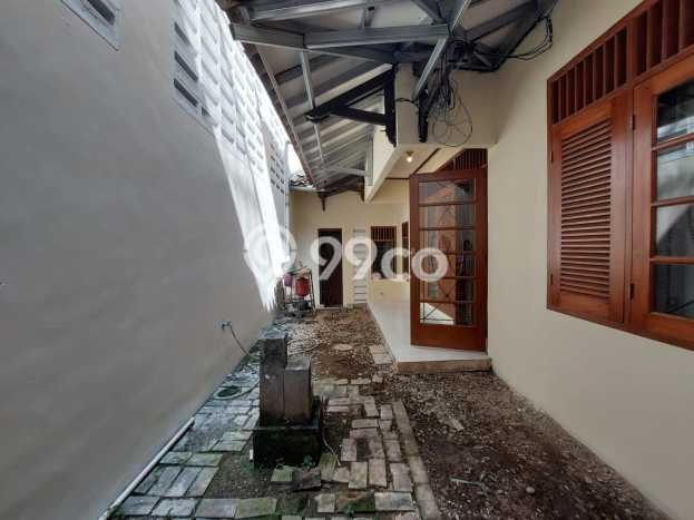 For Sale! Premium House LT 180m2 Desain Elegan di Cinere For Sale! Premium House LT 180m2 Desain Elegan di Cinere