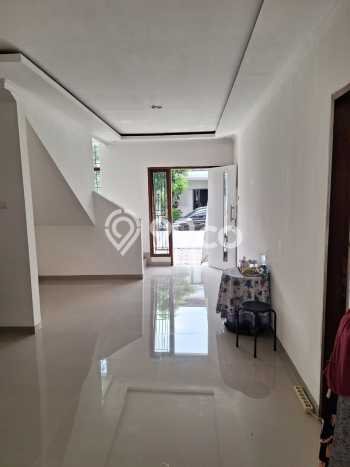 For Sale Hunian Rumah Terawat 3 Kamar di Bintaro, Tangerang Selatan For Sale Hunian Rumah Terawat 3 Kamar di Bintaro, Tangerang Selatan