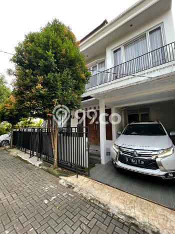 Jual Rumah Bagus Siap Huni LB 350m2 di Serpong, Tangerang Selatan Jual Rumah Bagus Siap Huni LB 350m2 di Serpong, Tangerang Selatan