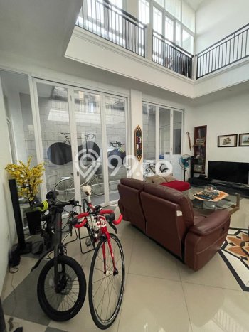 Jual Rumah Bagus Siap Huni LB 350m2 di Serpong, Tangerang Selatan Jual Rumah Bagus Siap Huni LB 350m2 di Serpong, Tangerang Selatan