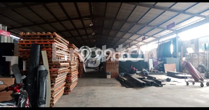 Area Ramai! Gudang Dijual di Duren Sawit untuk Bisnis Luas Bangunan 1200m2 Area Ramai! Gudang Dijual di Duren Sawit untuk Bisnis Luas Bangunan 1200m2