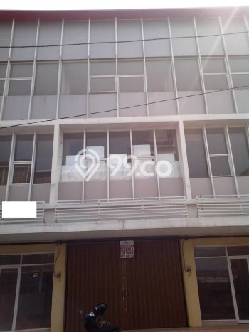 Ruko Dijual di Jakarta Barat LT 63m2 & LB 126m2 Lokasi Terbaik! Ruko Dijual di Jakarta Barat LT 63m2 & LB 126m2 Lokasi Terbaik!