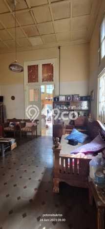 For Sale! Luxury House LT 261m2 Desain Elegan di Gatot Subroto For Sale! Luxury House LT 261m2 Desain Elegan di Gatot Subroto