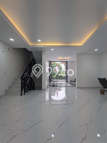 Rumah Mewah LB 260m2 Siap Huni Desain Elegan di Pejaten, Jakarta Selatan Rumah Mewah LB 260m2 Siap Huni Desain Elegan di Pejaten, Jakarta Selatan