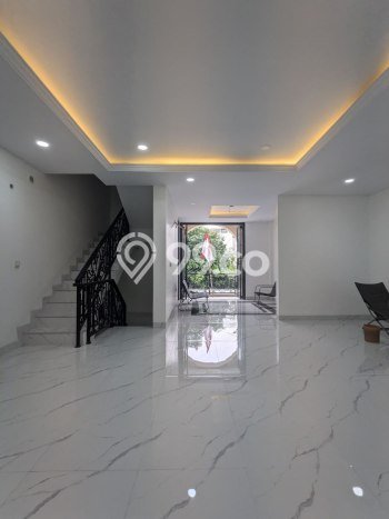 Rumah Mewah LB 260m2 Siap Huni Desain Elegan di Pejaten, Jakarta Selatan Rumah Mewah LB 260m2 Siap Huni Desain Elegan di Pejaten, Jakarta Selatan