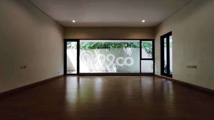 Rumah Elit Modern Tanpa Renovasi di Ciumbuleuit Bandung Rumah Elit Modern Tanpa Renovasi di Ciumbuleuit Bandung