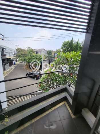 Ready to Use! Luxury House LT 161m2 Desain Modern di Cigadung Ready to Use! Luxury House LT 161m2 Desain Modern di Cigadung