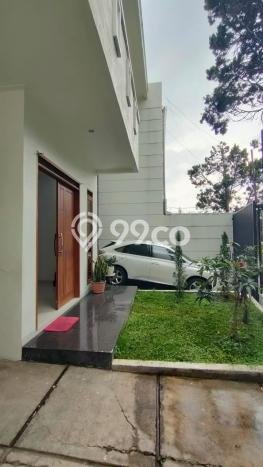 Rumah Luxury Modern Tanpa Renovasi di Setiabudi Bandung Rumah Luxury Modern Tanpa Renovasi di Setiabudi Bandung