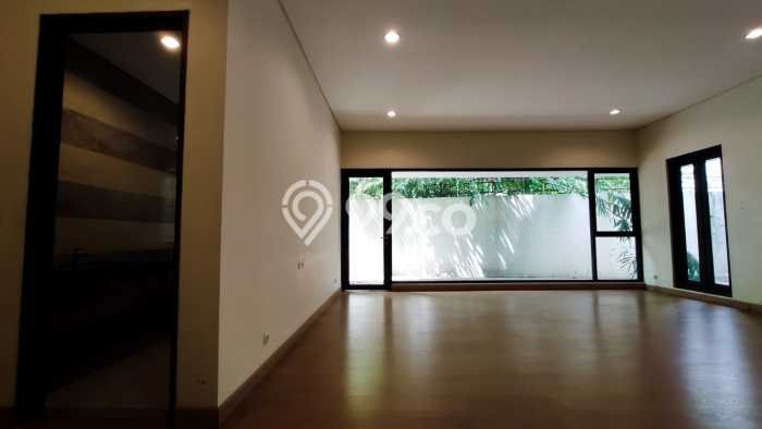 Rumah Elit Modern Tanpa Renovasi di Ciumbuleuit Bandung Rumah Elit Modern Tanpa Renovasi di Ciumbuleuit Bandung