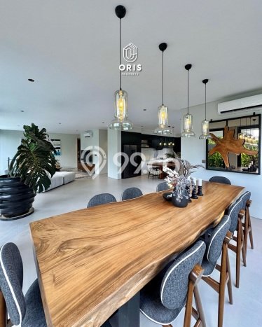 Rumah Lingkungan Nyaman kawasan Canggu, Badung, LT 655m2m² Bangunan 715m2m² Rumah Lingkungan Nyaman kawasan Canggu, Badung, LT 655m2m² Bangunan 715m2m²