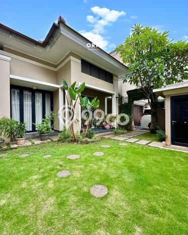 Ready to Use! Luxury House LT 450m2 Desain Modern di Kemang Ready to Use! Luxury House LT 450m2 Desain Modern di Kemang