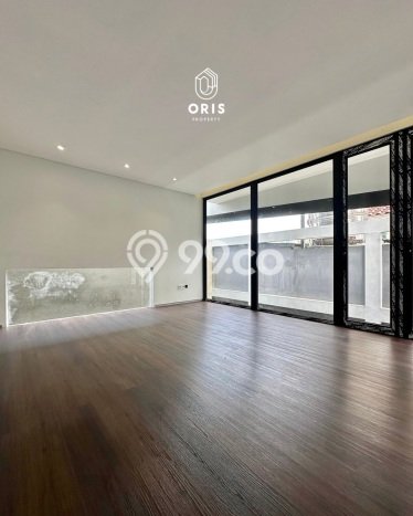 Rumah Elit Modern Tanpa Renovasi di Simprug Jakarta Selatan Rumah Elit Modern Tanpa Renovasi di Simprug Jakarta Selatan