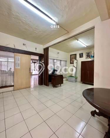 Siap Huni Rumah Mewah 5 Kamar di Kebayoran Baru Dekat ke Mana Pun Siap Huni Rumah Mewah 5 Kamar di Kebayoran Baru Dekat ke Mana Pun