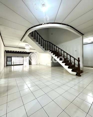 Ready to Use! Luxury House LT 382m2 Desain Elegan di Senopati Ready to Use! Luxury House LT 382m2 Desain Elegan di Senopati