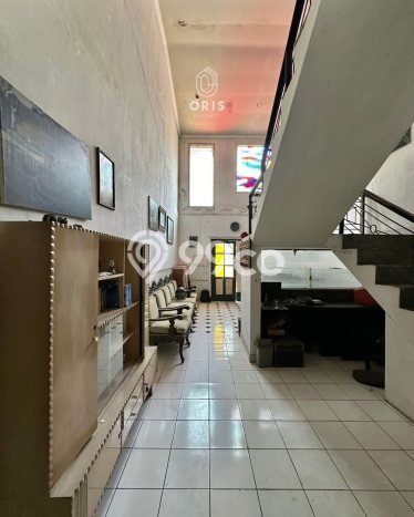 Hunian Elit LB 200m2 Siap Pakai Desain Elegan di Senopati, Jakarta Selatan Hunian Elit LB 200m2 Siap Pakai Desain Elegan di Senopati, Jakarta Selatan