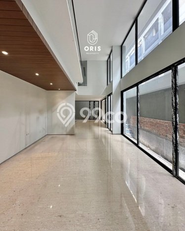 Rumah Elit Modern Tanpa Renovasi di Simprug Jakarta Selatan Rumah Elit Modern Tanpa Renovasi di Simprug Jakarta Selatan