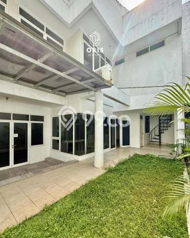 For Sale! Premium House LT 329m2 Desain Modern di Senopati For Sale! Premium House LT 329m2 Desain Modern di Senopati