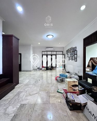 Rumah Elit Modern Tanpa Renovasi di Pondok Indah Jakarta Selatan Rumah Elit Modern Tanpa Renovasi di Pondok Indah Jakarta Selatan