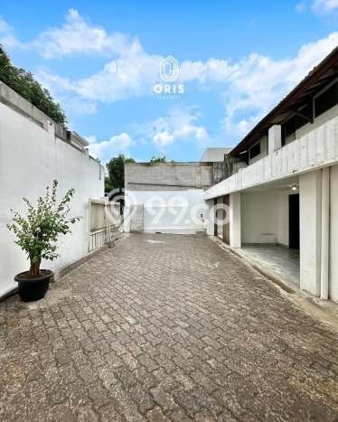 Ready to Use! Luxury House LT 382m2 Desain Elegan di Senopati Ready to Use! Luxury House LT 382m2 Desain Elegan di Senopati