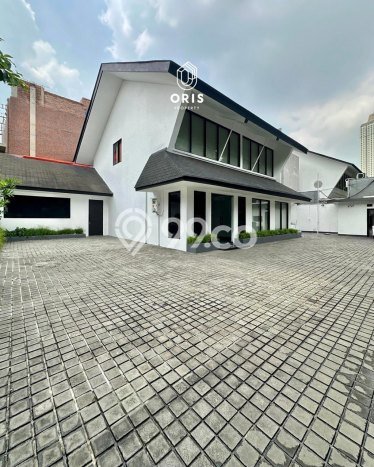 Unit Komersial Paling Strategis di Kebayoran Baru Jakarta Selatan dengan LB 382m2 Unit Komersial Paling Strategis di Kebayoran Baru Jakarta Selatan dengan LB 382m2