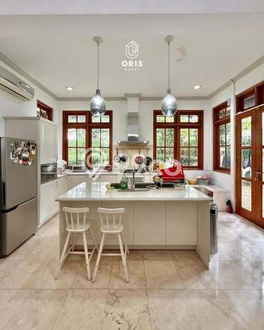 Ready to Use! Luxury House LT 563m2 Desain Elegan di Cipete Ready to Use! Luxury House LT 563m2 Desain Elegan di Cipete