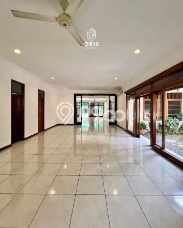 Ready to Use! Premium House LT 1029m2 Desain Modern di Kemang Ready to Use! Premium House LT 1029m2 Desain Modern di Kemang